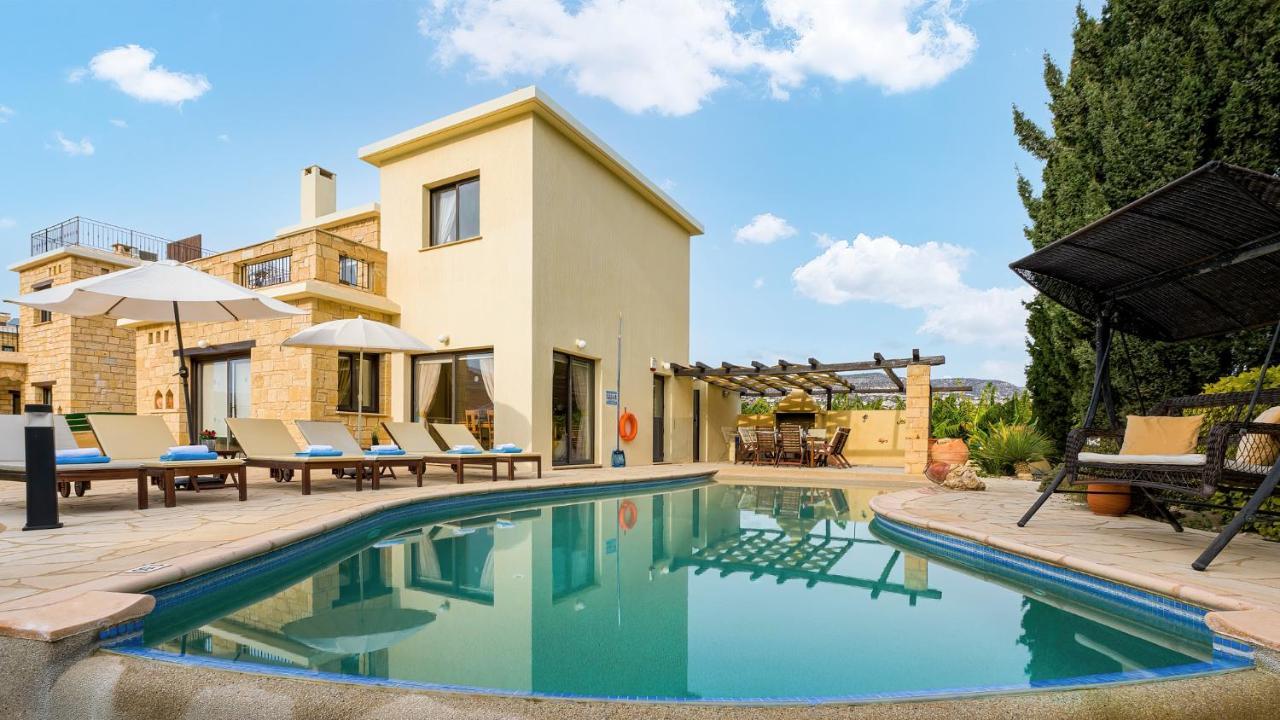 Villa Camelot By Ezoria Villas Coral Bay Exterior photo